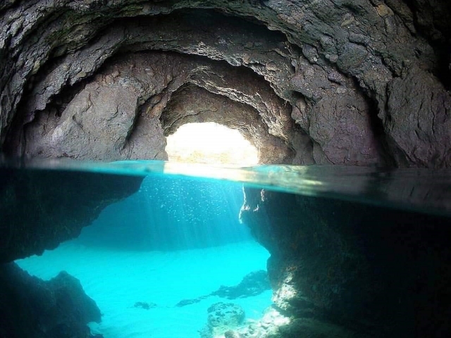  observar estos paisajes con una embarcación neumática 