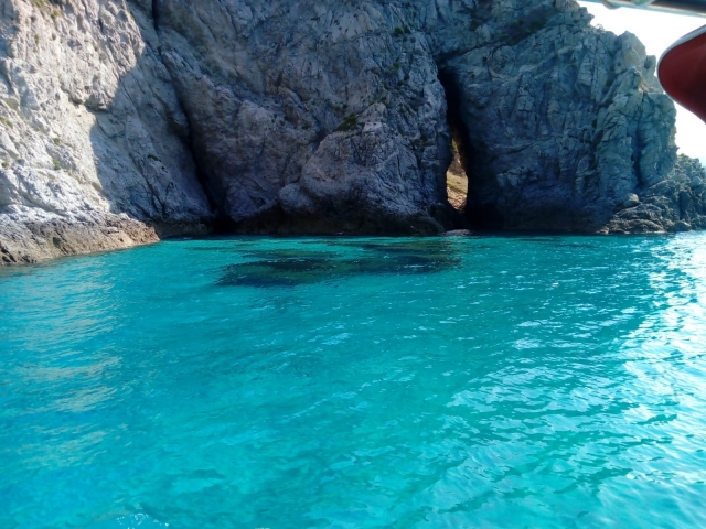 líquido y rocoso 