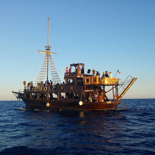  Viaje en el barco piramarra 