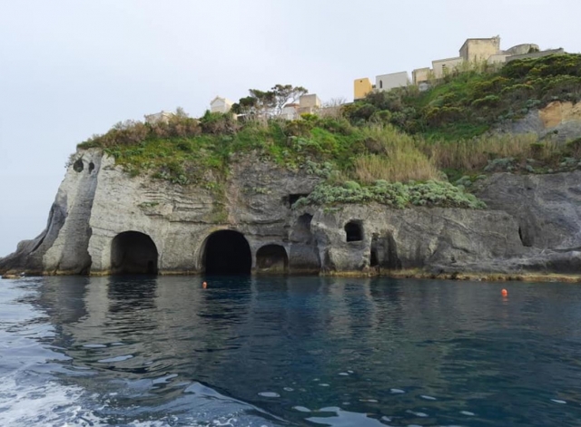  ponza le está esperando
