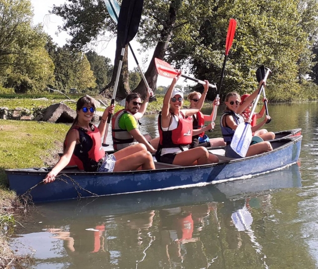 nos encanta hacer piragüismo en el lago de Garda