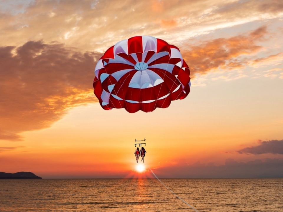  Atardecer en parasailing