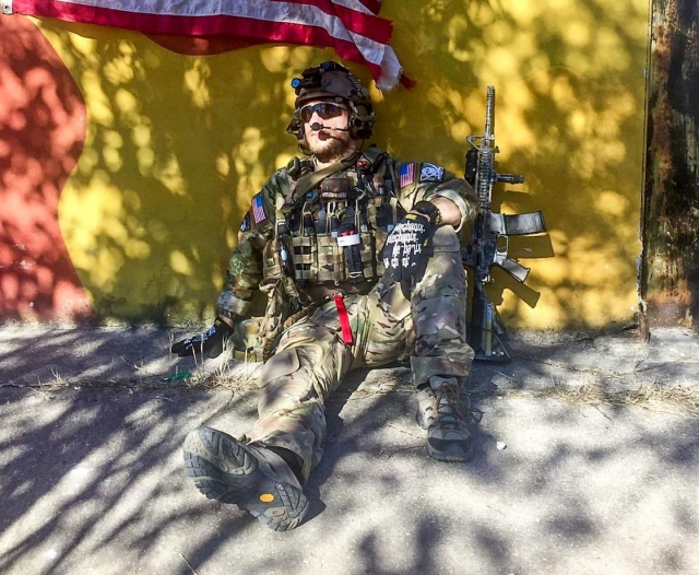  siéntele como un verdadero soldado 