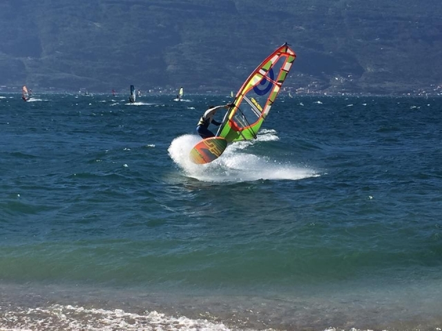  practicamos windsurf en el lago de Garda 