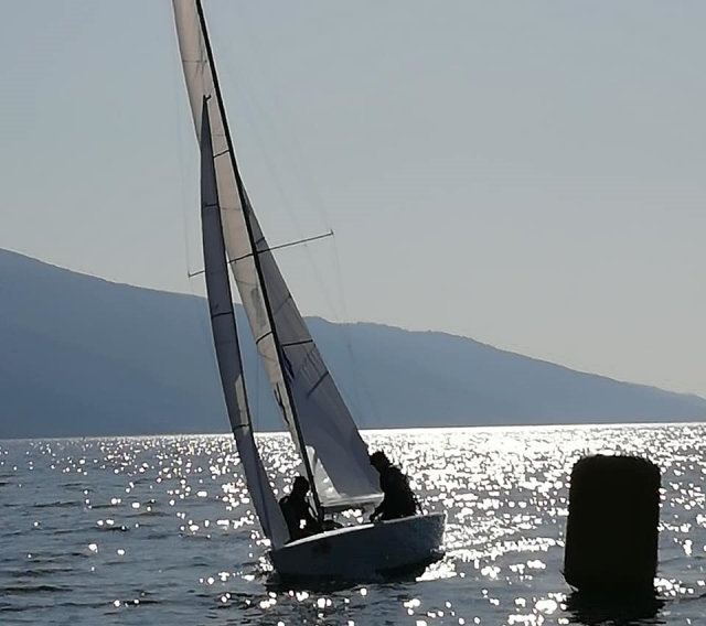  Navegando en el lago 