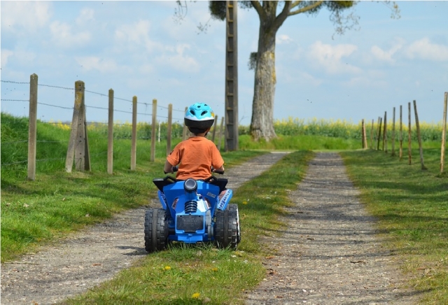  niños en cuatrimotos en sersal
