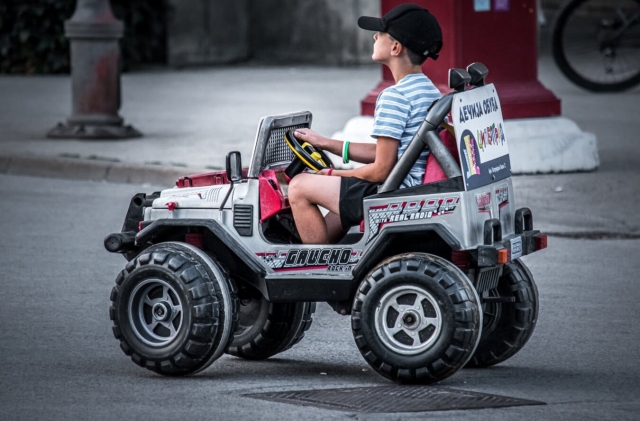  a los niños les encantan los cuatrimotos 