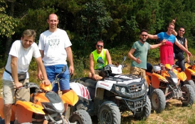  súbele al cuatrimoto solo en fumane 