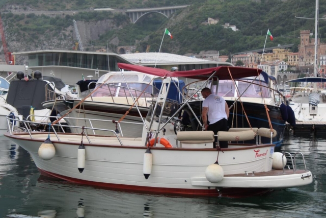  en el puerto de Salerno 