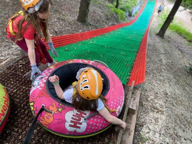 cómo se divierten en nuestro parque de aventuras
