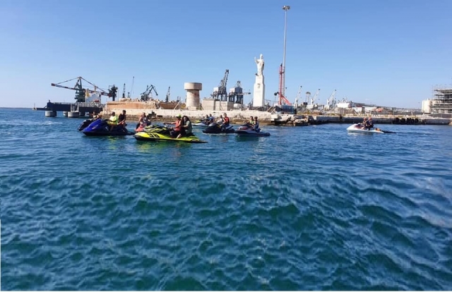  nuestras jet skis 
