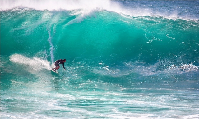 amantes del surf cerca de Pisa 