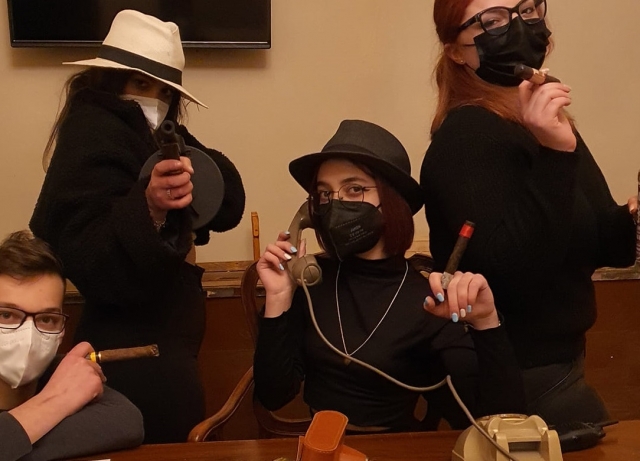  Detective Players 