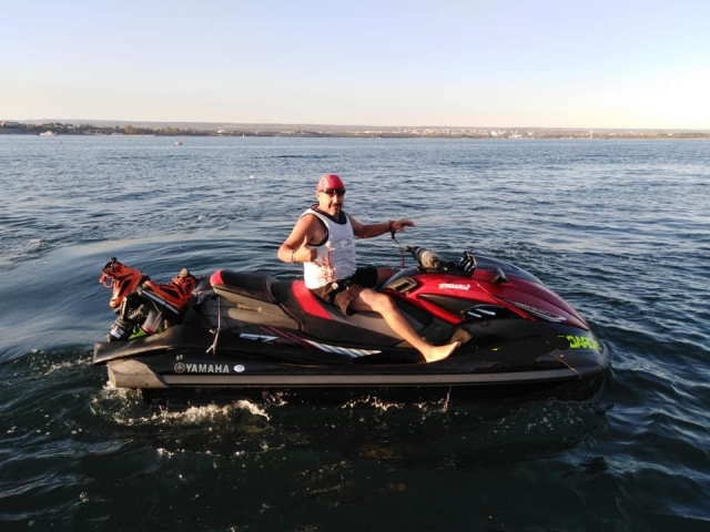  jet ski en el mar