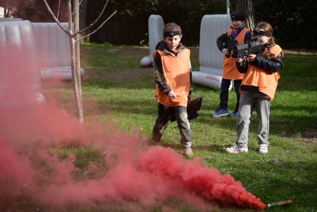  niños en laser tag 