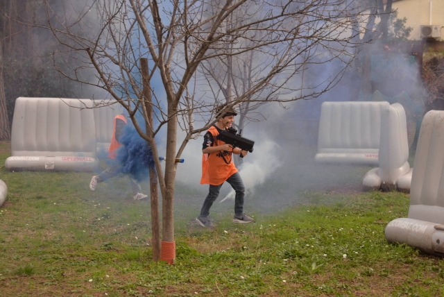 corriendo en laser tag 