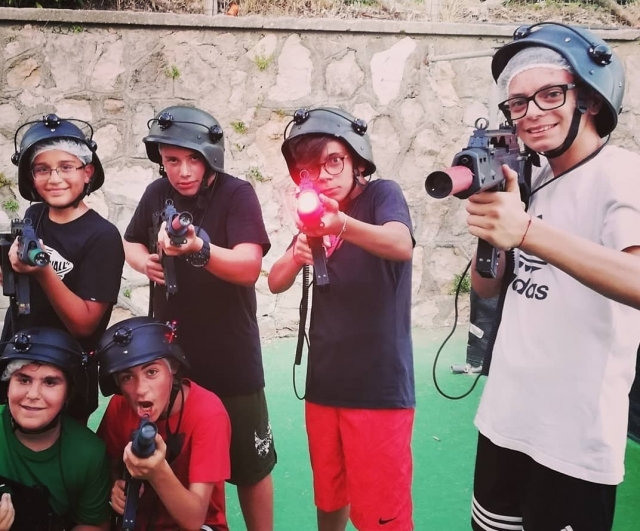  nos divertimos con armas láser 