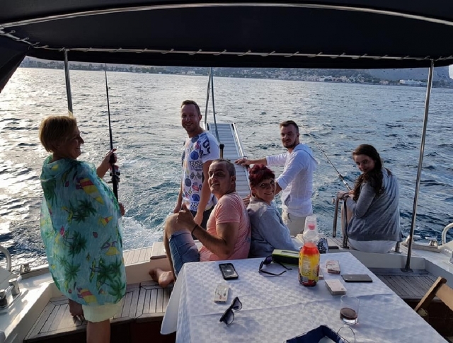 familia pescando en Palermo 