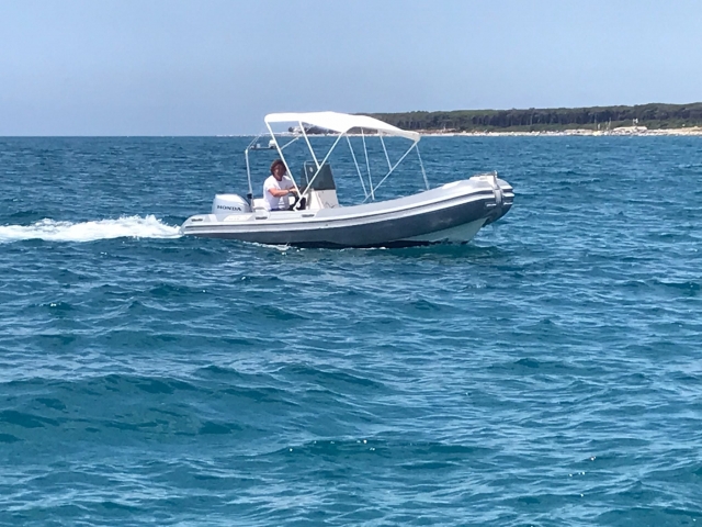 Barco y patrón en San Vincenzo 