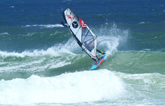 windsurf en el mar 