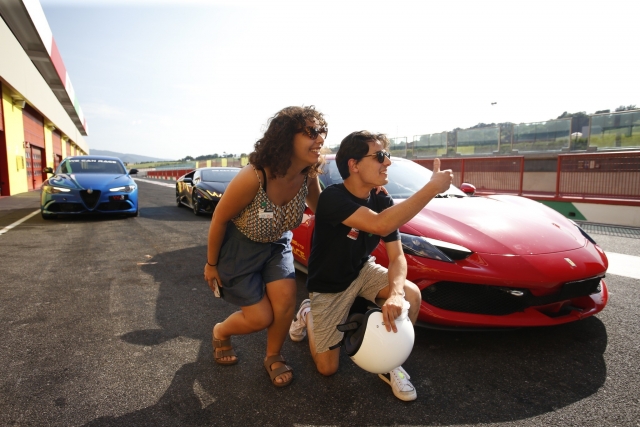 Paseo en Ferrari por el circuito de Mugello 2 horas