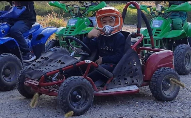  niño en buggy 