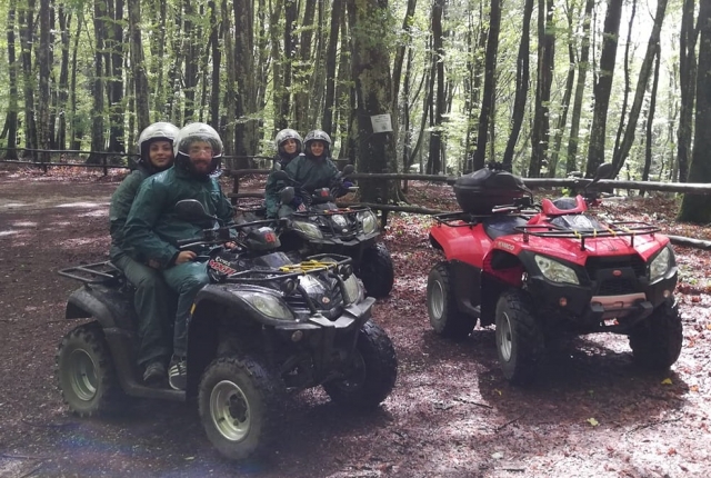 grupo en cuatrimotos