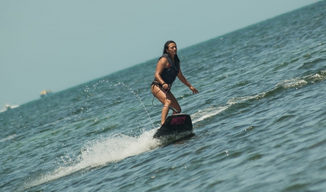 mujer amanle del jetsurf 