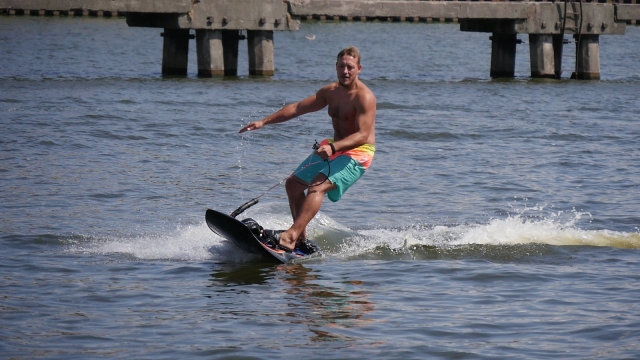  hombre que ama el jetsurf 