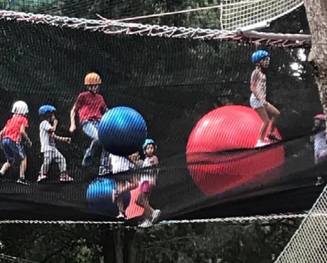 niños felices en el parque de aventuras de buccheri 
