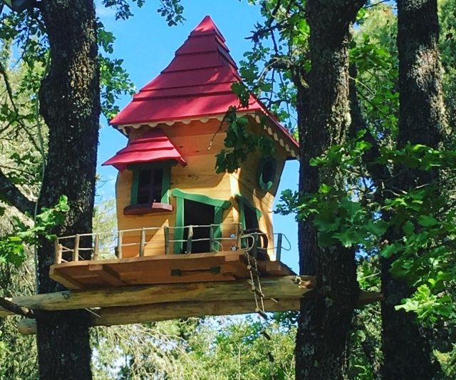  casa en el árbol en el bosque de Santa María 