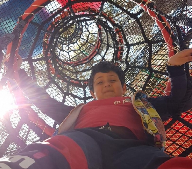  niños divirtiéndose con buccheri 