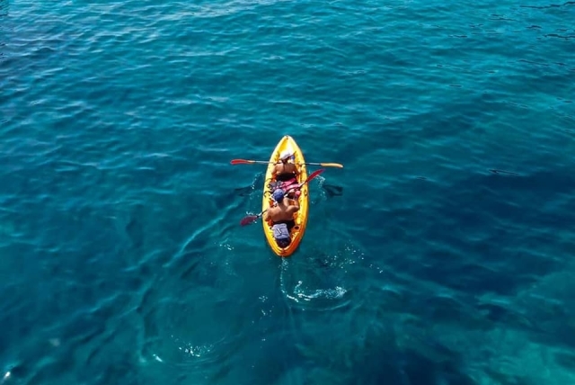  pareja en kayak 