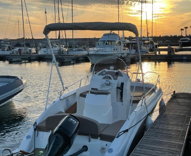  reservación ahora y disfruta del mar con nuestro barco 