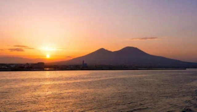  puesta de sol sobre nápoles 
