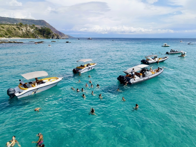 Paseo en barco y aperitivo Costa degli Dei 3h30min