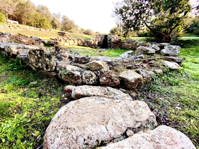 Visita arqueológica en tuk tuk de 3 a 7 años Olbia 2h30