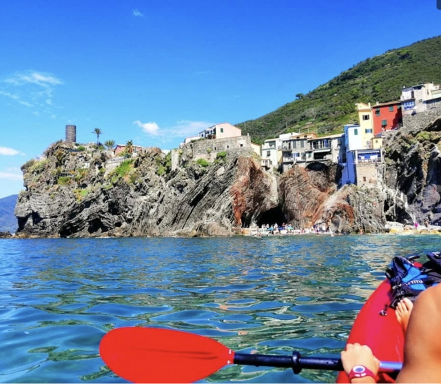  kayak Cinque Terre 2022-05-03 a las 11 
