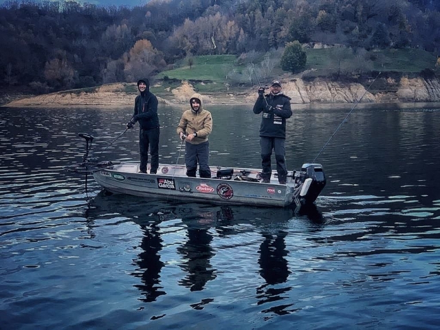  pescadores en barco 
