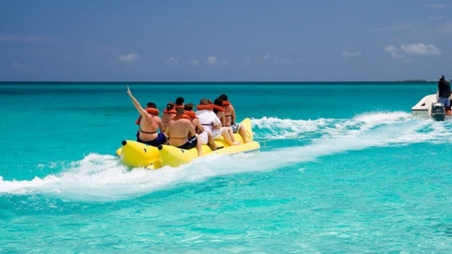  vamos en banana boat 
