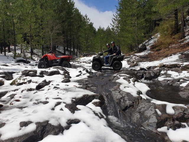  Nuestros cuatrimotos en la nieve 