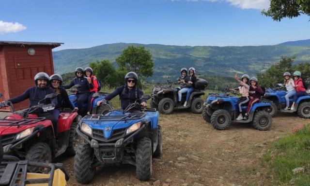 excursión en cuatrimoto en grupo 