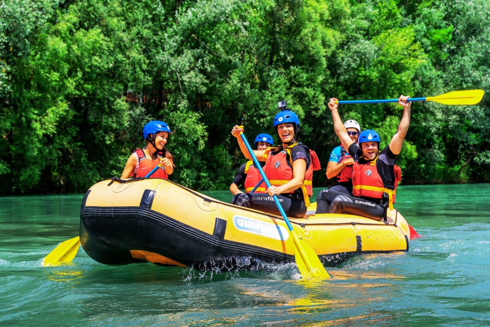 naturaleza y rafting 