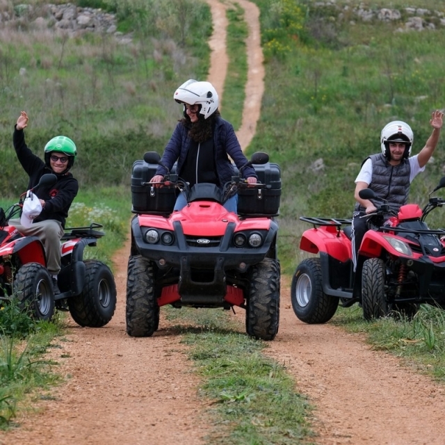 en cuatrimoto con nosotros en cuatrimoto con nosotros