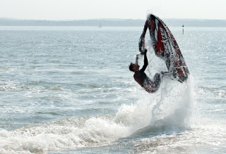 Viaje en jet ski triplaza con patrón hasta Avola 30m