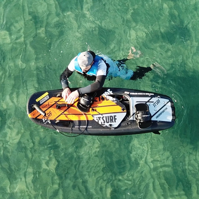 Clase privada de jet surf en Letojanni de 1 hora
