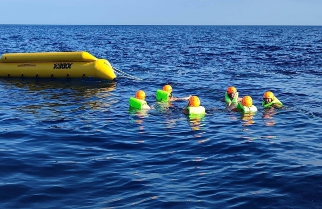  cayendo al agua 