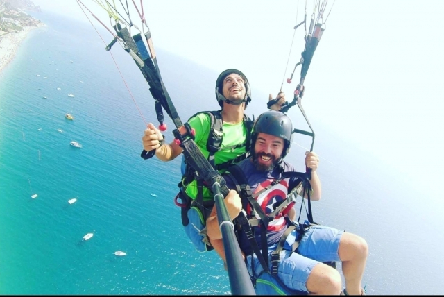  volando sobre aguas cristalinas