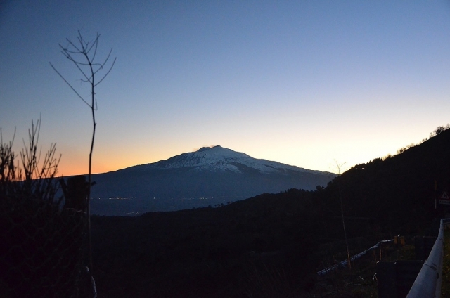  vista nocturna del Etna 