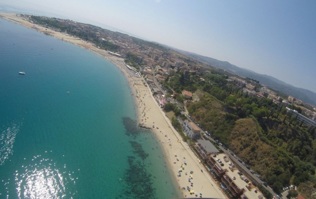 costa del puerto deportivo de badolamarro 